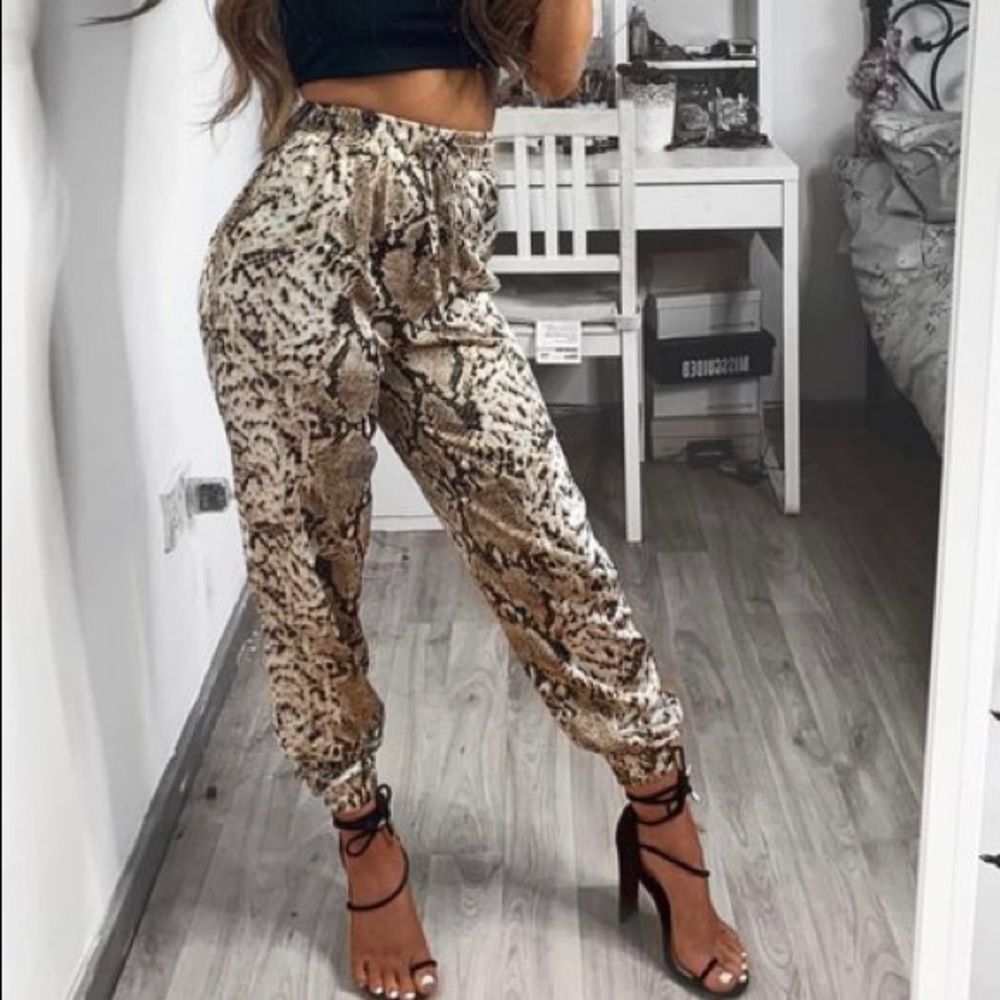 Stylish Snake Print Women's Trousers